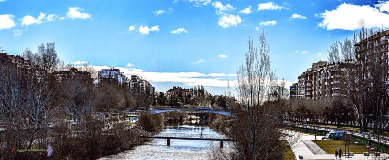 Rio Besnesga desde el Puente de San Marcos. Leon. Espania Reducc.jpg